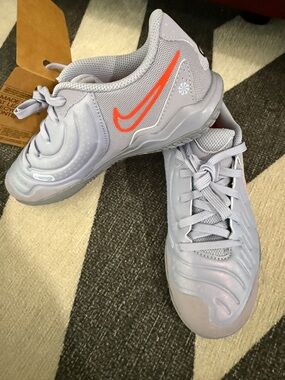 NIKE JR LEGEND SOCCER SHOE